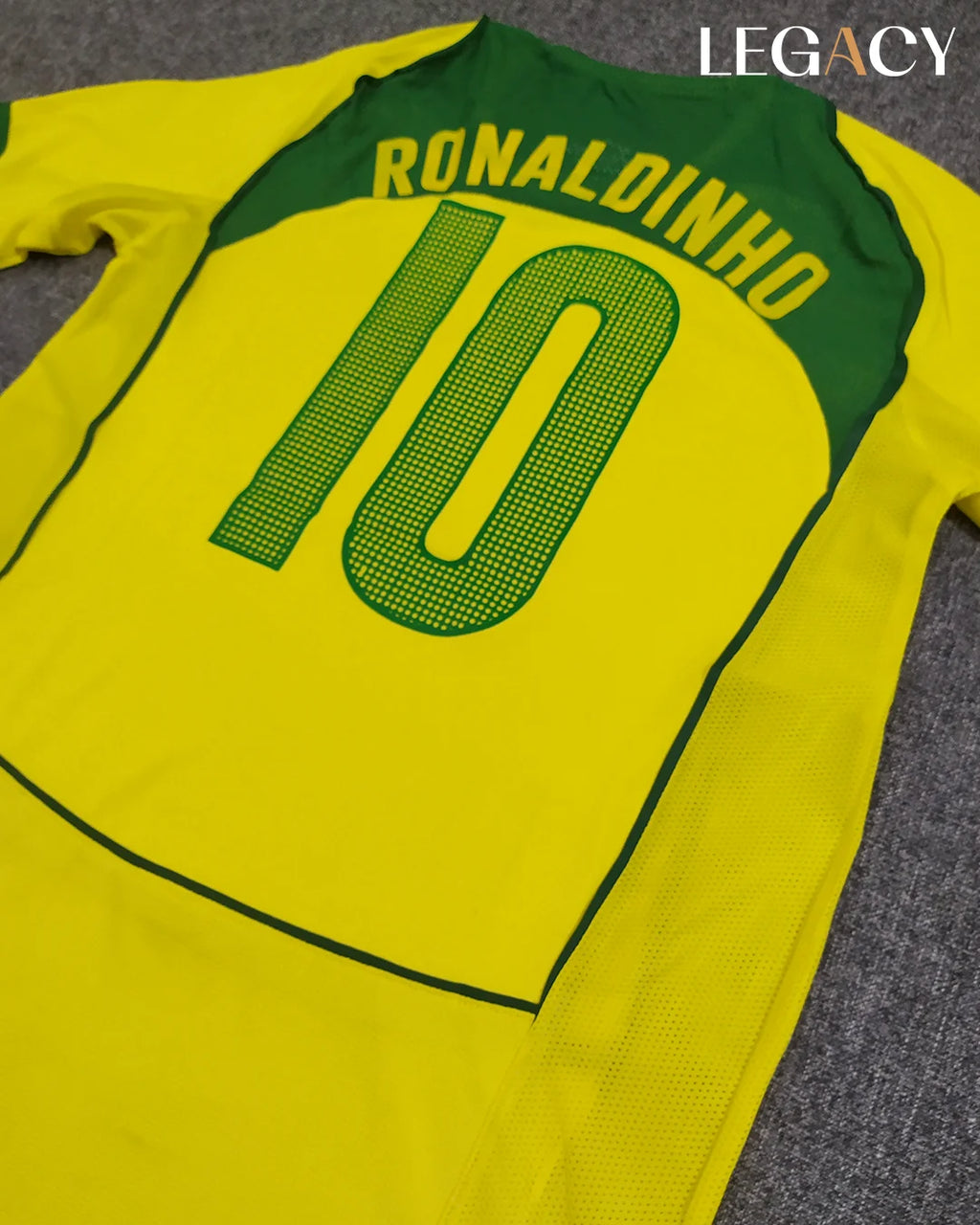 Brazil 2004 Home - Ronaldinho