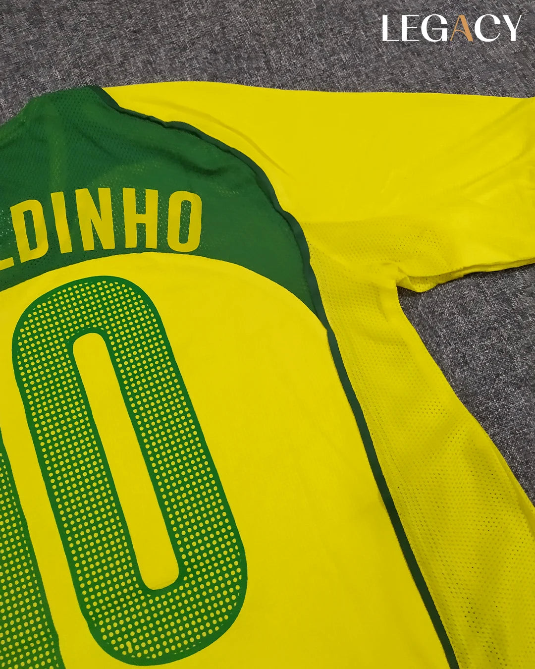 Brazil 2004 Home - Ronaldinho